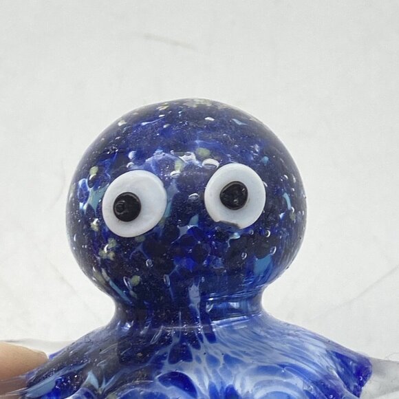 Dynasty Gallery Blue Art‎ Glass Octopus Glow in the Dark Paperweight Figurine - Picture 3 of 11